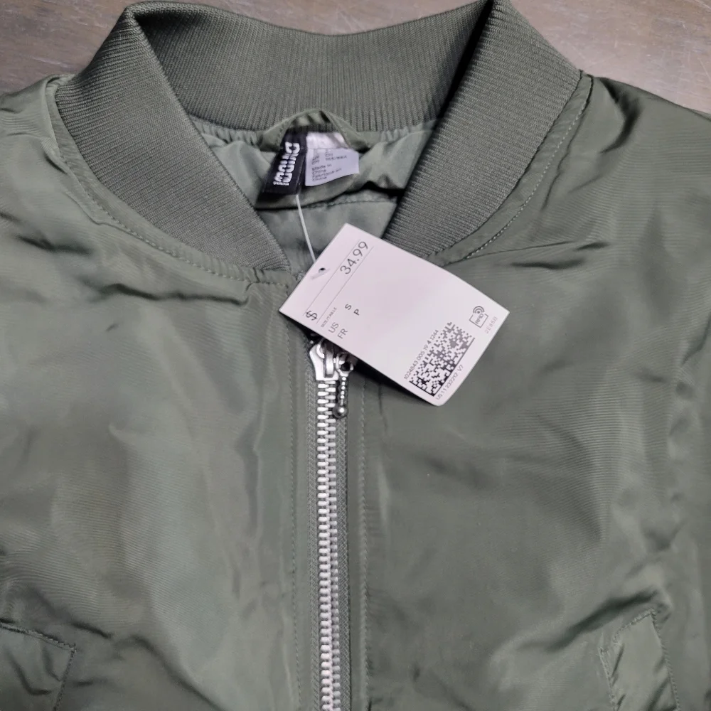 NWT H&M Olive Cropped Bomber Jacket Y2K - Picture 4 of 13